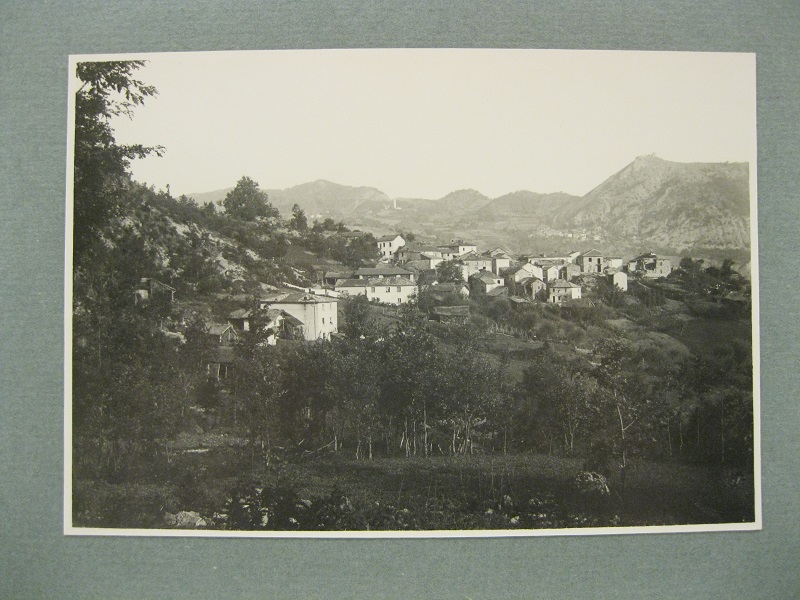 Valle Borbera. Borassi, nel fondo Roccaforte Ligure e S. Martino di Roccaforte. Fotografia originale